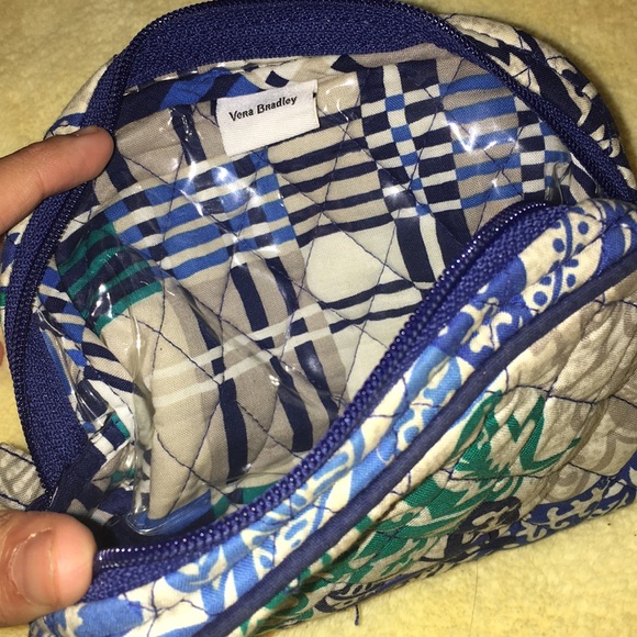 Vera Bradley medium cosmetic makeup bag🤍 - Picture 2 of 2
